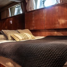 Falcon Yachts 80 fly