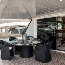 Falcon Yachts 80 fly