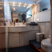 Falcon Yachts 80 fly