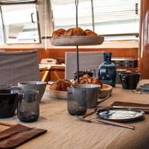 Falcon Yachts 80 fly