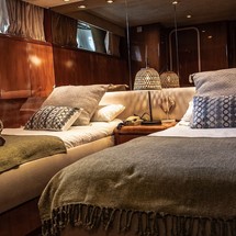 Falcon Yachts 80 fly