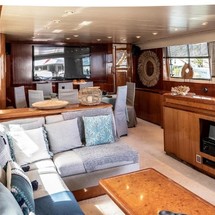 Falcon Yachts 80 fly