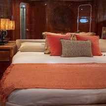 Falcon Yachts 80 fly