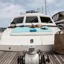 Falcon Yachts 80 fly