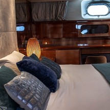 Falcon Yachts 80 fly