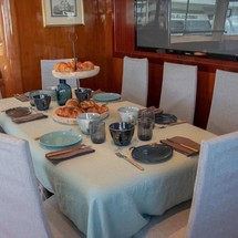 Falcon Yachts 80 fly