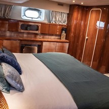 Falcon Yachts 80 fly