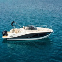 Quicksilver Activ 875 Sundeck