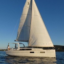 Beneteau Oceanis 35