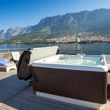 Luxury motor yacht pearl 60