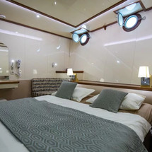 Luxury motor yacht pearl 60