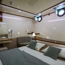 Luxury motor yacht pearl 60