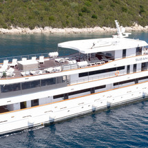 Luxury motor yacht pearl 60