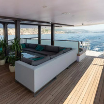 Luxury motor yacht pearl 60