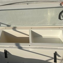 Pursuit 2870 center console