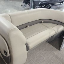 Sun Tracker Party Barge 18 DLX