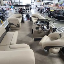 Sun Tracker Party Barge 18 DLX