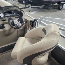 Sun Tracker Party Barge 18 DLX