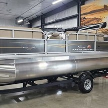 Sun Tracker Party Barge 18 DLX