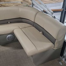 Sun Tracker Party Barge 18 DLX