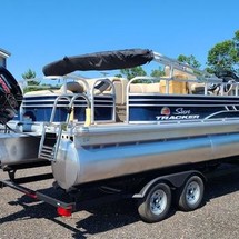 Sun Tracker SportFish 22 DLX
