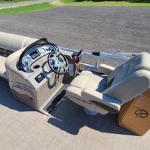 Sun Tracker SportFish 22 DLX