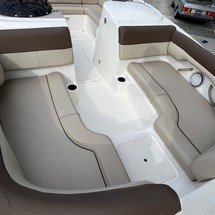 Bayliner 215 Deck Boat