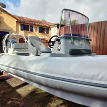 Sealegs 7.1m rib
