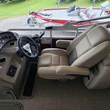 Sun Tracker Party Barge 22 DLX
