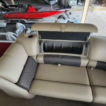 Sun Tracker Party Barge 22 DLX