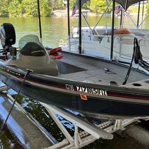 Tracker Super Guide V-16 SC