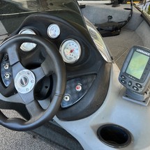 Tracker Super Guide V-16 SC