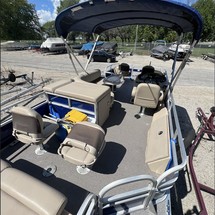 Sun Tracker Fishin Barge 22 DLX