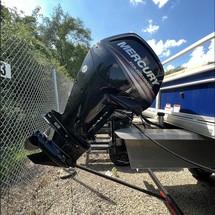 Sun Tracker Fishin Barge 22 DLX