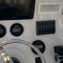 Pursuit 2870 center console