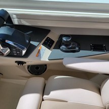 Boston Whaler 320 Vantage