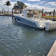 Boston Whaler 420 Outrage