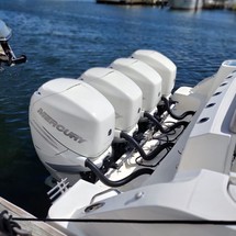 Boston Whaler 420 Outrage