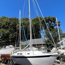 Ericson yachts 27