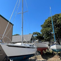 Ericson yachts 27