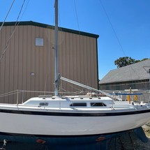 Ericson yachts 27