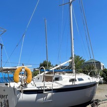 Ericson yachts 27