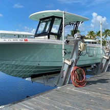Robalo centre console r272