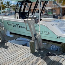 Robalo centre console r272