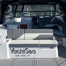 Cruisers Yachts 38 Express