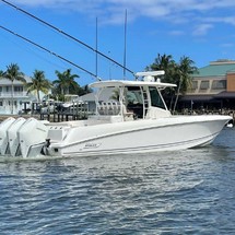 Boston Whaler 350 Outrage
