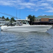 Boston Whaler 350 Outrage