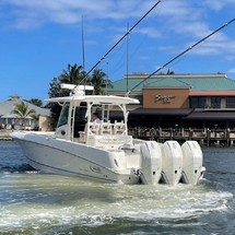 Boston Whaler 350 Outrage