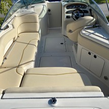 Sea Ray 240 Sundeck