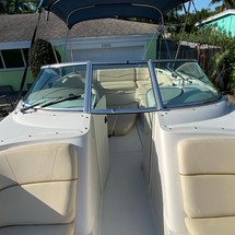 Sea Ray 240 Sundeck